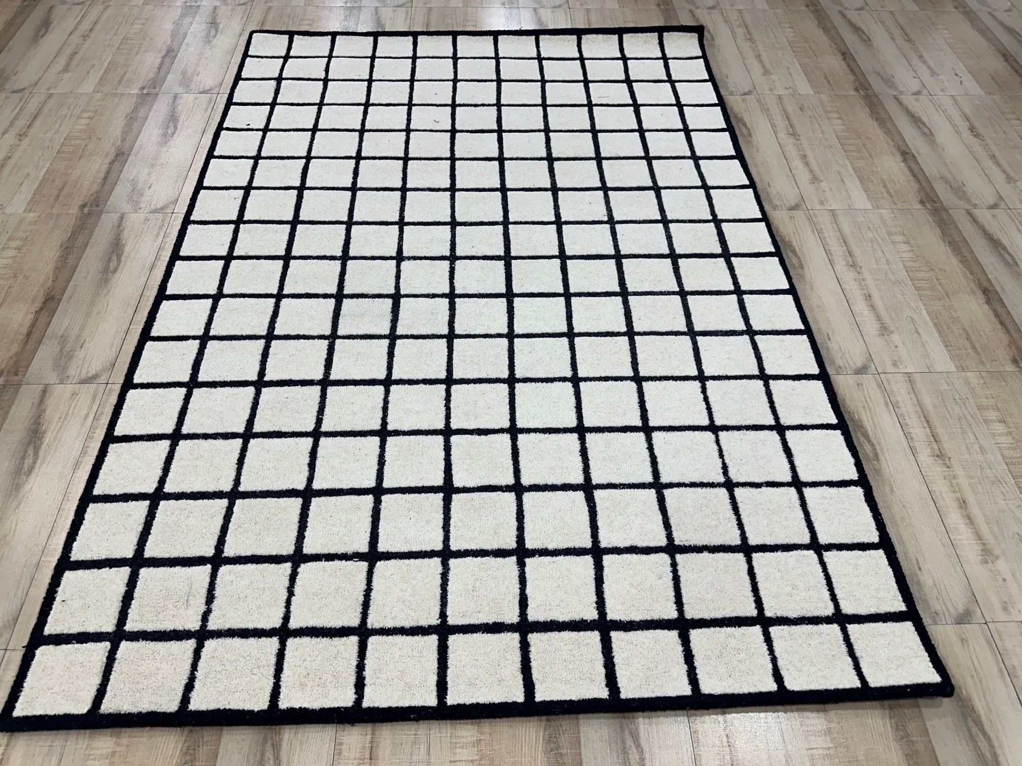 Thomas Collection Hand Woven Wool Rug Black Iovry - Quality Rugs and Furniture