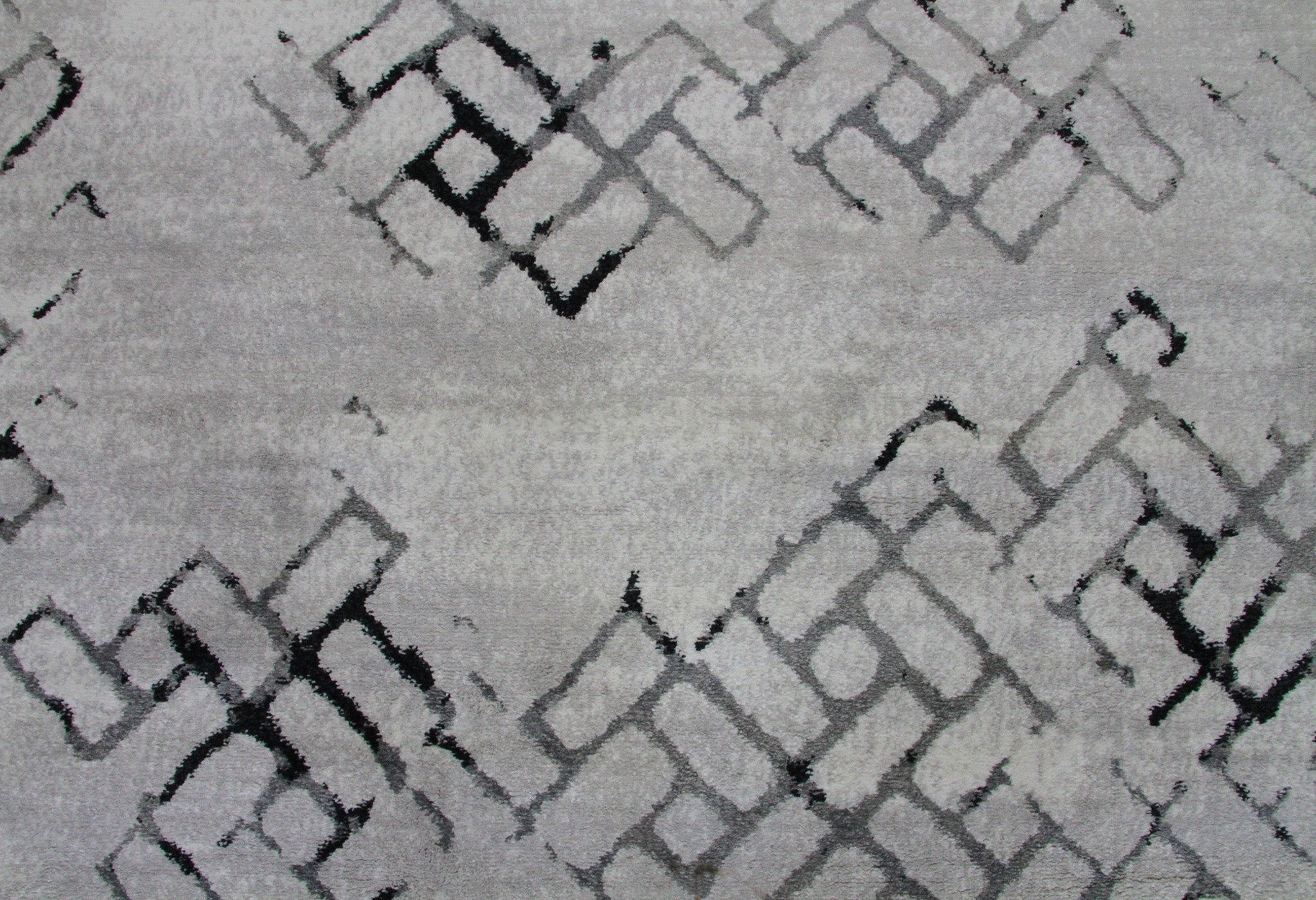 Roma R7632A - White/Black Modern Rug - Quality Rugs and Furniture