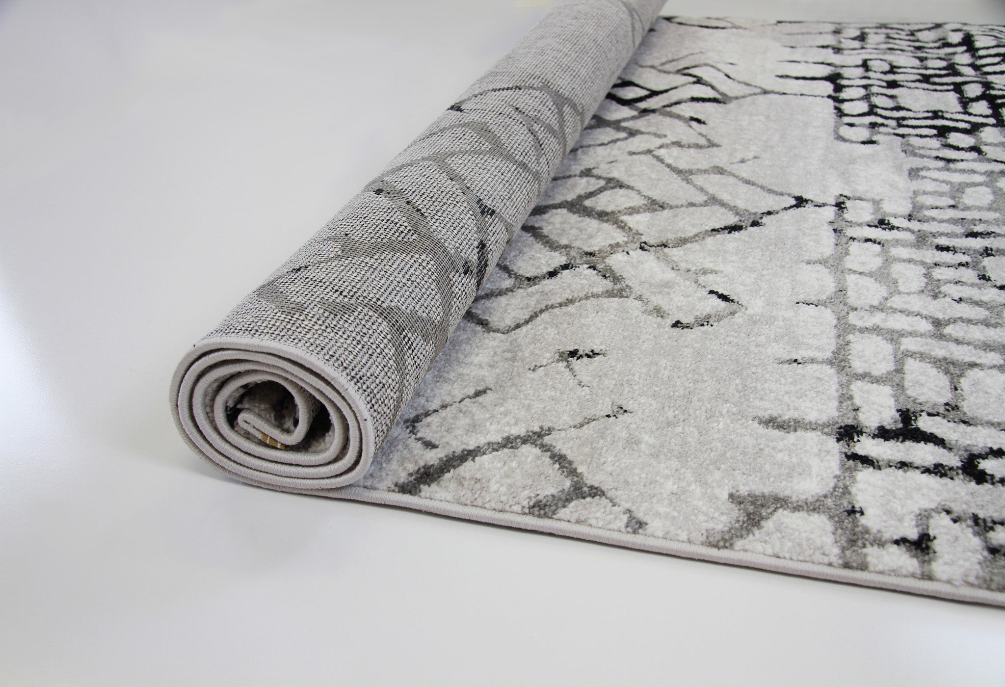 Roma R7632A - White/Black Modern Rug - Quality Rugs and Furniture