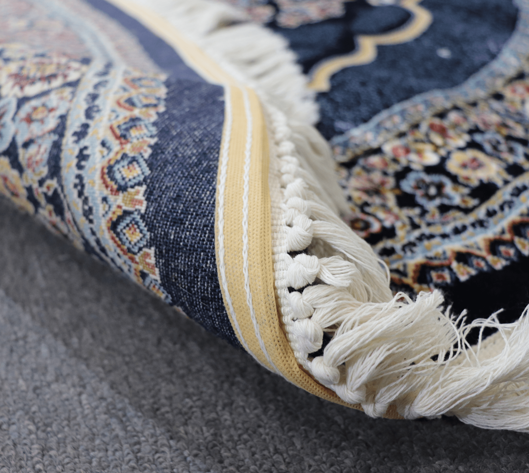 Zomorod 25036 Navy Round Traditional Rug - Quality Rugs and Furniture